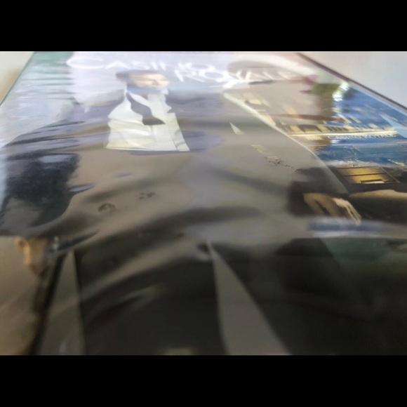 James Bond in Casino Royale (DVD, 2007, 2-Disc Set, Widescreen Edition PG-13) - Picture 10 of 10